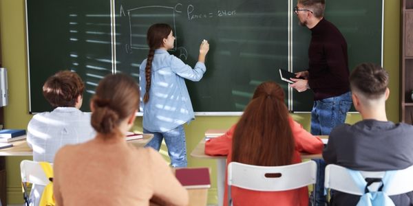Gönen’de Yabancı Dil Kursları: İngilizce Öğrenmenin Kariyere Katkısı